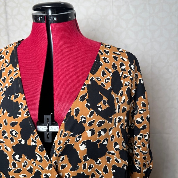NWT Eloquii Elements Peplum Cheetah Print Top Size 18 - Picture 5 of 8